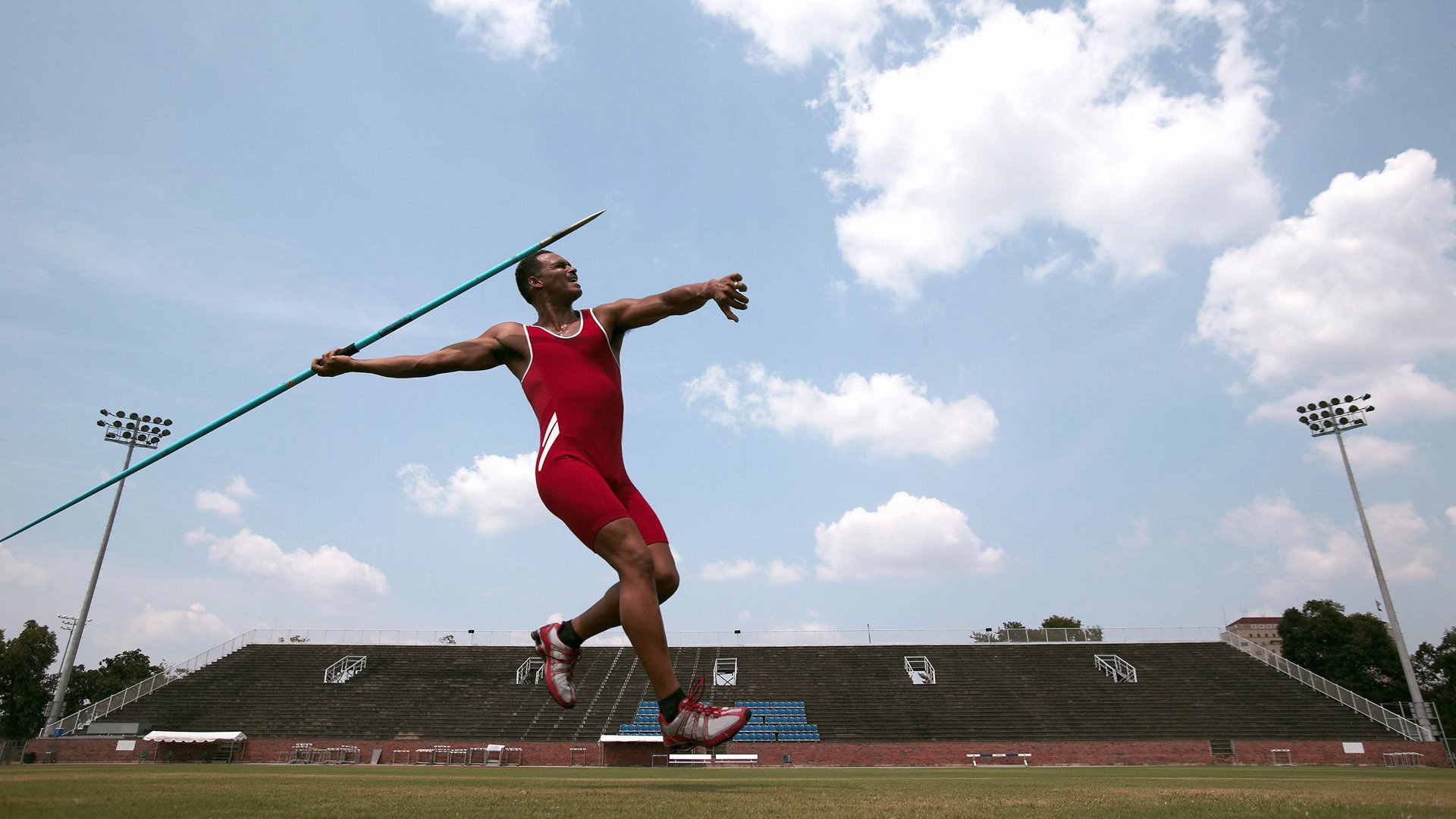 _国际耐力赛：跑者挑战极限距离_，耐力跑及格线成绩